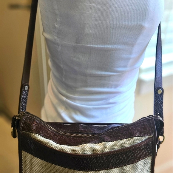 Brahmin Dark Brown Pattern Leather & Beige Woven Fabric Shoulder/ Crossbody Bag - Picture 3 of 10